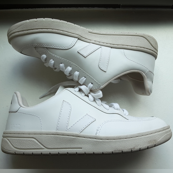 Veja V-12 White Leather Sneakers - Picture 5 of 8